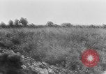 Standbild Uns 1 Soldaten in der Schlacht von Cantigny Cantigny Frankreich, 1918, aus Sekunde 14 historischem Filmmaterial Videoclip 65675048778