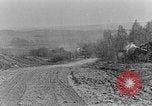 Standbild Uns 1 Soldaten in der Schlacht von Cantigny Cantigny Frankreich, 1918, aus Sekunde 16 historischem Filmmaterial Videoclip 65675048778