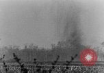 Standbild Uns 1 Soldaten in der Schlacht von Cantigny Cantigny Frankreich, 1918, aus Sekunde 28 historischem Filmmaterial Videoclip 65675048778