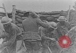 Standbild Uns 1 Soldaten in der Schlacht von Cantigny Cantigny Frankreich, 1918, aus Sekunde 31 historischem Filmmaterial Videoclip 65675048778