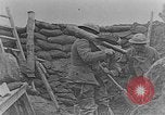 Standbild Uns 1 Soldaten in der Schlacht von Cantigny Cantigny Frankreich, 1918, aus Sekunde 32 historischem Filmmaterial Videoclip 65675048778