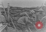 Standbild Uns 1 Soldaten in der Schlacht von Cantigny Cantigny Frankreich, 1918, aus Sekunde 35 historischem Filmmaterial Videoclip 65675048778