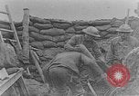 Standbild Uns 1 Soldaten in der Schlacht von Cantigny Cantigny Frankreich, 1918, aus Sekunde 36 historischem Filmmaterial Videoclip 65675048778