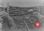 Standbild Uns 1 Soldaten in der Schlacht von Cantigny Cantigny Frankreich, 1918, aus Sekunde 40 historischem Filmmaterial Videoclip 65675048778