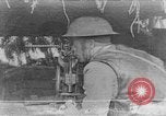 Standbild Uns 1 Soldaten in der Schlacht von Cantigny Cantigny Frankreich, 1918, aus Sekunde 47 historischem Filmmaterial Videoclip 65675048778
