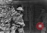 Standbild Uns 1 Soldaten in der Schlacht von Cantigny Cantigny Frankreich, 1918, aus Sekunde 58 historischem Filmmaterial Videoclip 65675048778