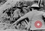 Image États-Unis des unités d'artillerie à des forces allemandes Cantigny France, 1918, de la seconde 4 séquences d'archives historiques vidéo 65675048779