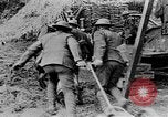 Image États-Unis des unités d'artillerie à des forces allemandes Cantigny France, 1918, de la seconde 5 séquences d'archives historiques vidéo 65675048779