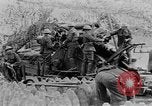 Image États-Unis des unités d'artillerie à des forces allemandes Cantigny France, 1918, de la seconde 31 séquences d'archives historiques vidéo 65675048779