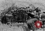 Image États-Unis des unités d'artillerie à des forces allemandes Cantigny France, 1918, de la seconde 33 séquences d'archives historiques vidéo 65675048779