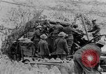Image États-Unis des unités d'artillerie à des forces allemandes Cantigny France, 1918, de la seconde 48 séquences d'archives historiques vidéo 65675048779