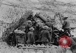Image États-Unis des unités d'artillerie à des forces allemandes Cantigny France, 1918, de la seconde 55 séquences d'archives historiques vidéo 65675048779