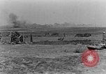 Image États-Unis des unités d'artillerie à des forces allemandes Cantigny France, 1918, de la seconde 56 séquences d'archives historiques vidéo 65675048779