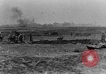 Image États-Unis des unités d'artillerie à des forces allemandes Cantigny France, 1918, de la seconde 61 séquences d'archives historiques vidéo 65675048779