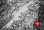 Standbild Detroit Liberty Bond Parade während Ersten Weltkrieg Detroit Michigan USA, 1917, aus Sekunde 16 historischem Filmmaterial Videoclip 65675048801
