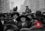 Standbild Liberty Bond Rally in Detroit Detroit Michigan USA, 1917, aus Sekunde 17 historischem Filmmaterial Videoclip 65675048802