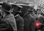 Standbild Liberty Bond Rally in Detroit Detroit Michigan USA, 1917, aus Sekunde 28 historischem Filmmaterial Videoclip 65675048802