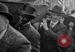 Standbild Liberty Bond Rally in Detroit Detroit Michigan USA, 1917, aus Sekunde 30 historischem Filmmaterial Videoclip 65675048802
