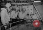 Standbild flight Deck Control Officer Pazifik, 1949, aus Sekunde 31 historischem Filmmaterial Videoclip 65675048882