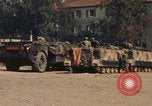 Standbild M-113 Schützenpanzer Deutschland, 1977, aus Sekunde 10 historischem Filmmaterial Videoclip 65675048896