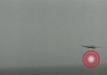 Standbild British Royal Navy Vampir jet Flugzeuge Serie von touch and go Landungen auf der USS Antietam Atlantik, 1953, aus Sekunde 15 historischem Filmmaterial Videoclip 65675048901