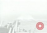 Standbild British Royal Navy de Havilland Vampire Jet macht die Landung auf der USS Antietam verhaftet Atlantik, 1953, aus Sekunde 1 historischem Filmmaterial Videoclip 65675048903