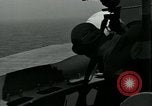 Standbild British Royal Navy de Havilland Vampire Jet macht die Landung auf der USS Antietam verhaftet Atlantik, 1953, aus Sekunde 42 historischem Filmmaterial Videoclip 65675048903