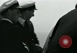 Standbild British Royal Navy de Havilland Vampire Jet macht die Landung auf der USS Antietam verhaftet Atlantik, 1953, aus Sekunde 54 historischem Filmmaterial Videoclip 65675048903