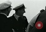 Standbild British Royal Navy de Havilland Vampire Jet macht die Landung auf der USS Antietam verhaftet Atlantik, 1953, aus Sekunde 56 historischem Filmmaterial Videoclip 65675048903