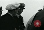 Standbild British Royal Navy de Havilland Vampire Jet macht die Landung auf der USS Antietam verhaftet Atlantik, 1953, aus Sekunde 57 historischem Filmmaterial Videoclip 65675048903