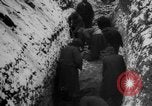 Standbild Graben gemeinsamen Grab Russland, 1915, aus Sekunde 19 historischem Filmmaterial Videoclip 65675048905