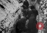 Standbild Graben gemeinsamen Grab Russland, 1915, aus Sekunde 20 historischem Filmmaterial Videoclip 65675048905