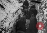 Standbild Graben gemeinsamen Grab Russland, 1915, aus Sekunde 24 historischem Filmmaterial Videoclip 65675048905