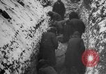 Standbild Graben gemeinsamen Grab Russland, 1915, aus Sekunde 25 historischem Filmmaterial Videoclip 65675048905