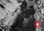 Standbild Graben gemeinsamen Grab Russland, 1915, aus Sekunde 27 historischem Filmmaterial Videoclip 65675048905