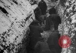 Standbild Graben gemeinsamen Grab Russland, 1915, aus Sekunde 32 historischem Filmmaterial Videoclip 65675048905