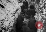 Standbild Graben gemeinsamen Grab Russland, 1915, aus Sekunde 34 historischem Filmmaterial Videoclip 65675048905