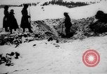 Standbild Graben gemeinsamen Grab Russland, 1915, aus Sekunde 37 historischem Filmmaterial Videoclip 65675048905