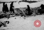 Standbild Graben gemeinsamen Grab Russland, 1915, aus Sekunde 38 historischem Filmmaterial Videoclip 65675048905
