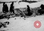 Standbild Graben gemeinsamen Grab Russland, 1915, aus Sekunde 39 historischem Filmmaterial Videoclip 65675048905