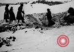 Standbild Graben gemeinsamen Grab Russland, 1915, aus Sekunde 41 historischem Filmmaterial Videoclip 65675048905