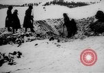 Standbild Graben gemeinsamen Grab Russland, 1915, aus Sekunde 45 historischem Filmmaterial Videoclip 65675048905