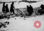 Standbild Graben gemeinsamen Grab Russland, 1915, aus Sekunde 46 historischem Filmmaterial Videoclip 65675048905