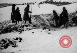 Standbild Graben gemeinsamen Grab Russland, 1915, aus Sekunde 51 historischem Filmmaterial Videoclip 65675048905