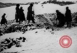 Standbild Graben gemeinsamen Grab Russland, 1915, aus Sekunde 52 historischem Filmmaterial Videoclip 65675048905