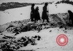 Standbild Graben gemeinsamen Grab Russland, 1915, aus Sekunde 55 historischem Filmmaterial Videoclip 65675048905