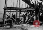 Immagine di Olio derrick Masjid-i-Suleiman Iran, 1908, secondo 32 filmato di repertorio 65675048913