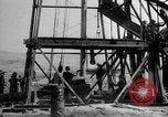Immagine di Olio derrick Masjid-i-Suleiman Iran, 1908, secondo 52 filmato di repertorio 65675048913