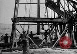 Immagine di Olio derrick Masjid-i-Suleiman Iran, 1908, secondo 54 filmato di repertorio 65675048913