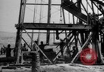 Immagine di Olio derrick Masjid-i-Suleiman Iran, 1908, secondo 55 filmato di repertorio 65675048913
